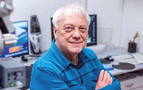 The beauty of the unseen: the inner world of crystal atoms and molecules