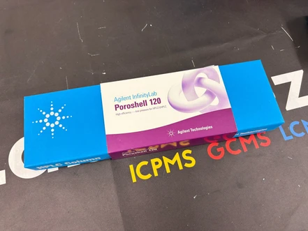 Agilent InfinityLab Poroshell 120 EC-C18, 4.6 x 100 mm, 2.7 μm, HPLC column with column ID, 695975-902T (New)