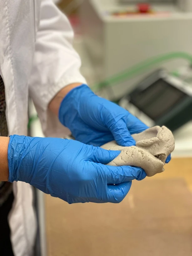 CXI TUL: Glass alchemy of Marie Staré. The recyclate has new uses.