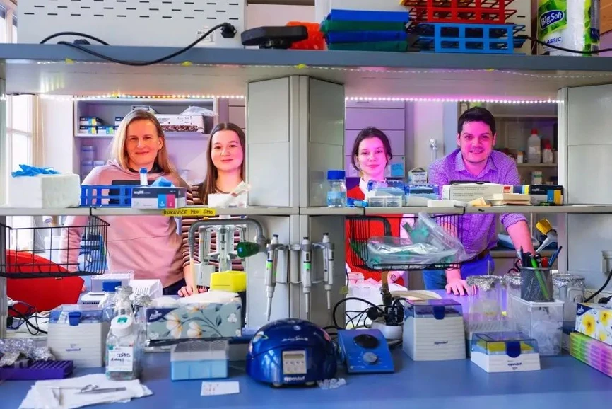 Forum UK/Petr Jan Juračka: Vobořil: There is still much to learn about the immune system: As head of research, Matouš Vobořil strives to ensure that everyone on his team feels comfortable.
