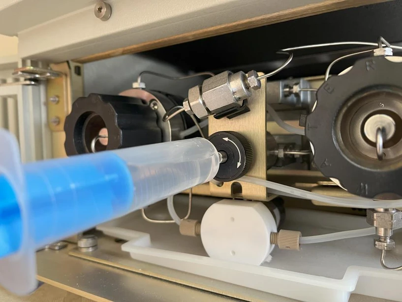 Jiří Luňák: Dry prime – no solvent drawn