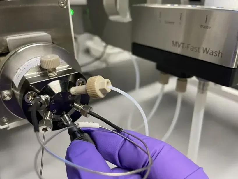 KNAUER: Connecting a (U)HPLC system can be difficult at some poorly accessible locations