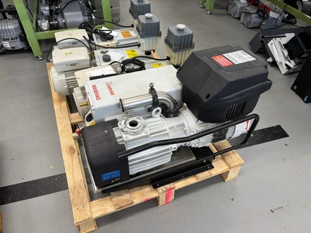 Leybold Sogevac SV 120 BIFC vacuum pump, 960563V3002 (Tested)