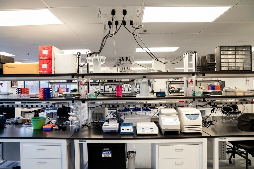 IOCB Prague / IOCB Boston: Tour of the new laboratories.