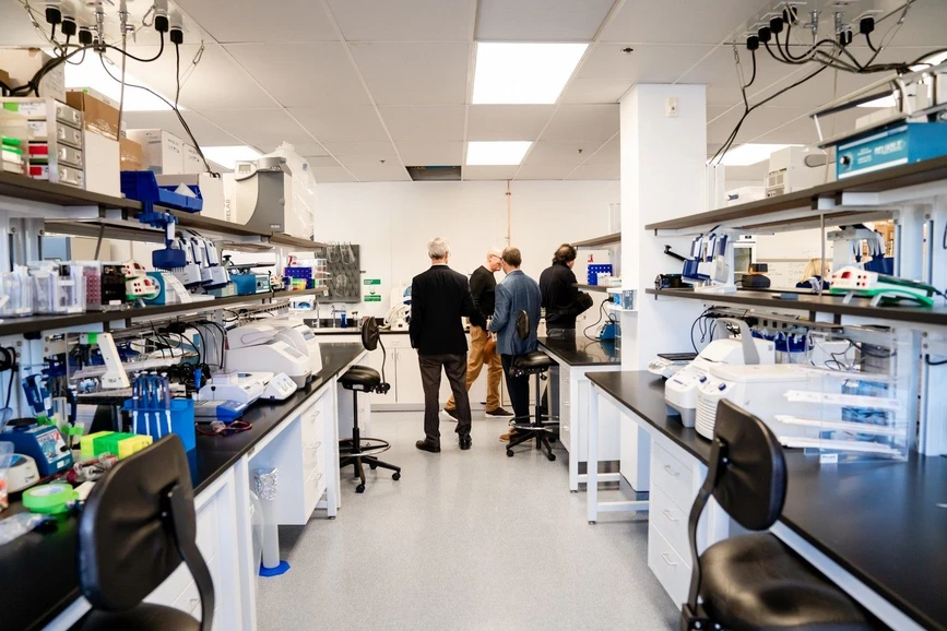 IOCB Prague / IOCB Boston: Tour of the new laboratories.