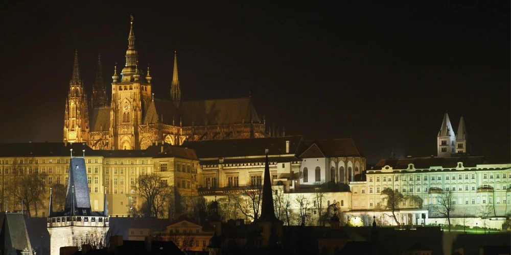 Watrex: Fig. 3 Prague Castle and the Theresian Institute for Noblewomen.